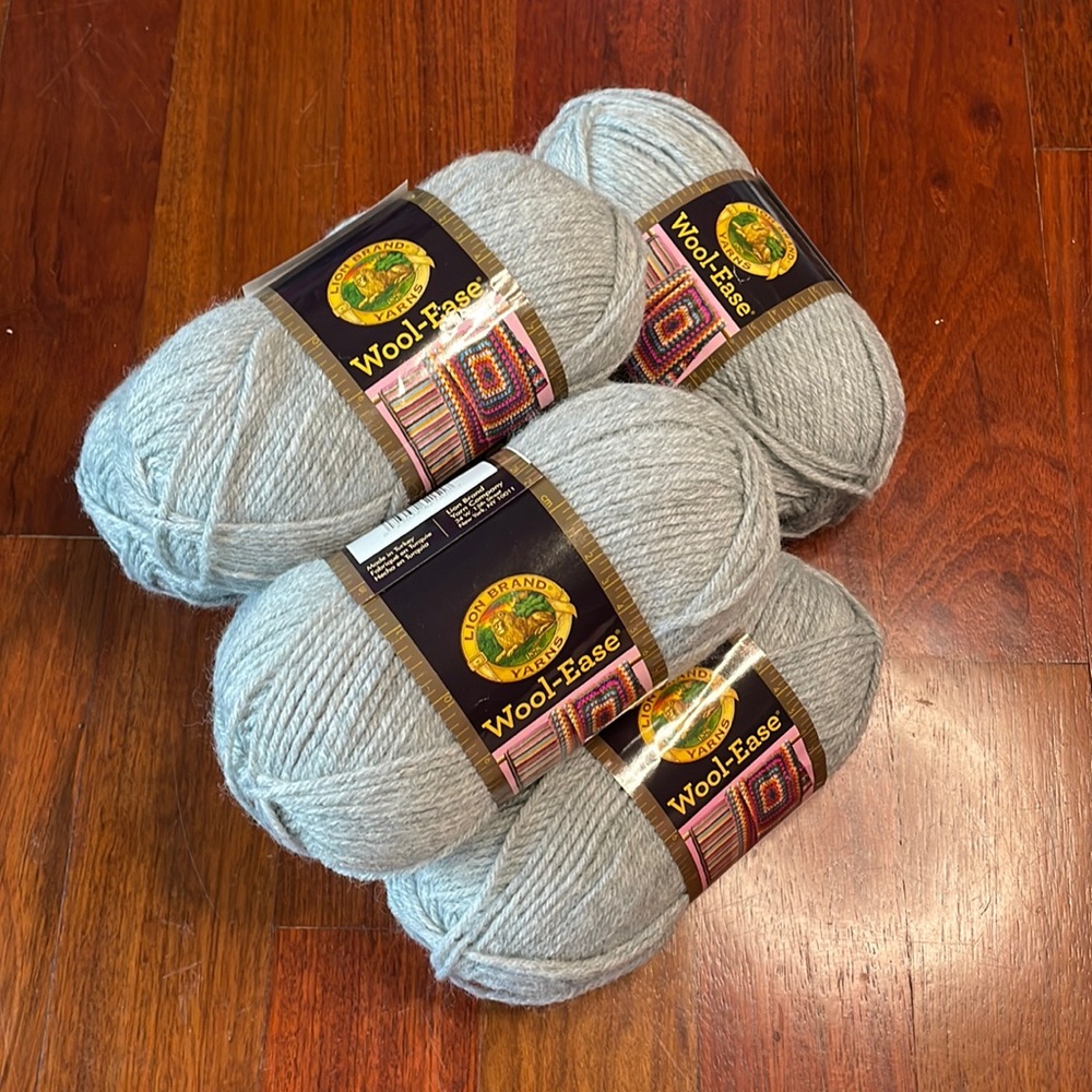 NWT Lion Brands Wool-Ease-Grey Heather